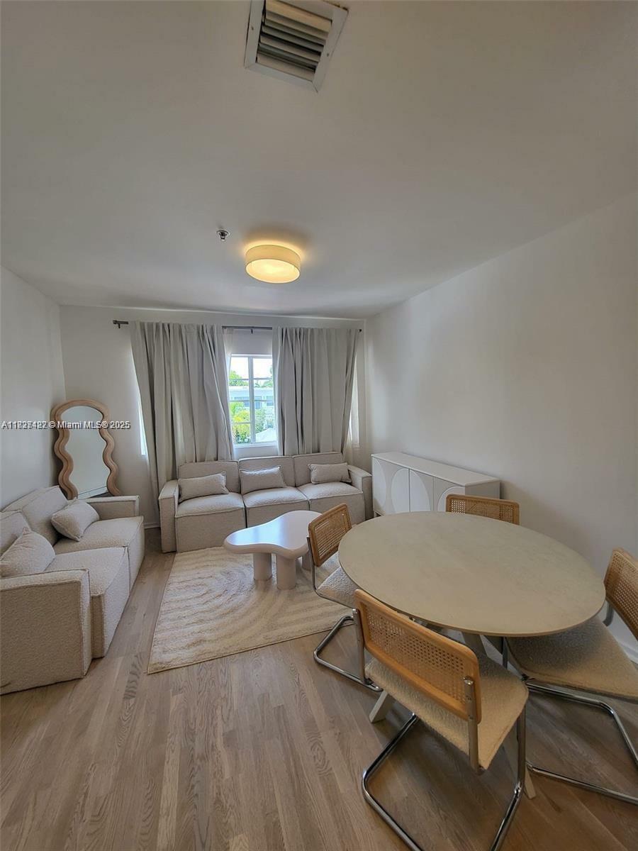 Property Photo: 810 7th St 206 FL 33139