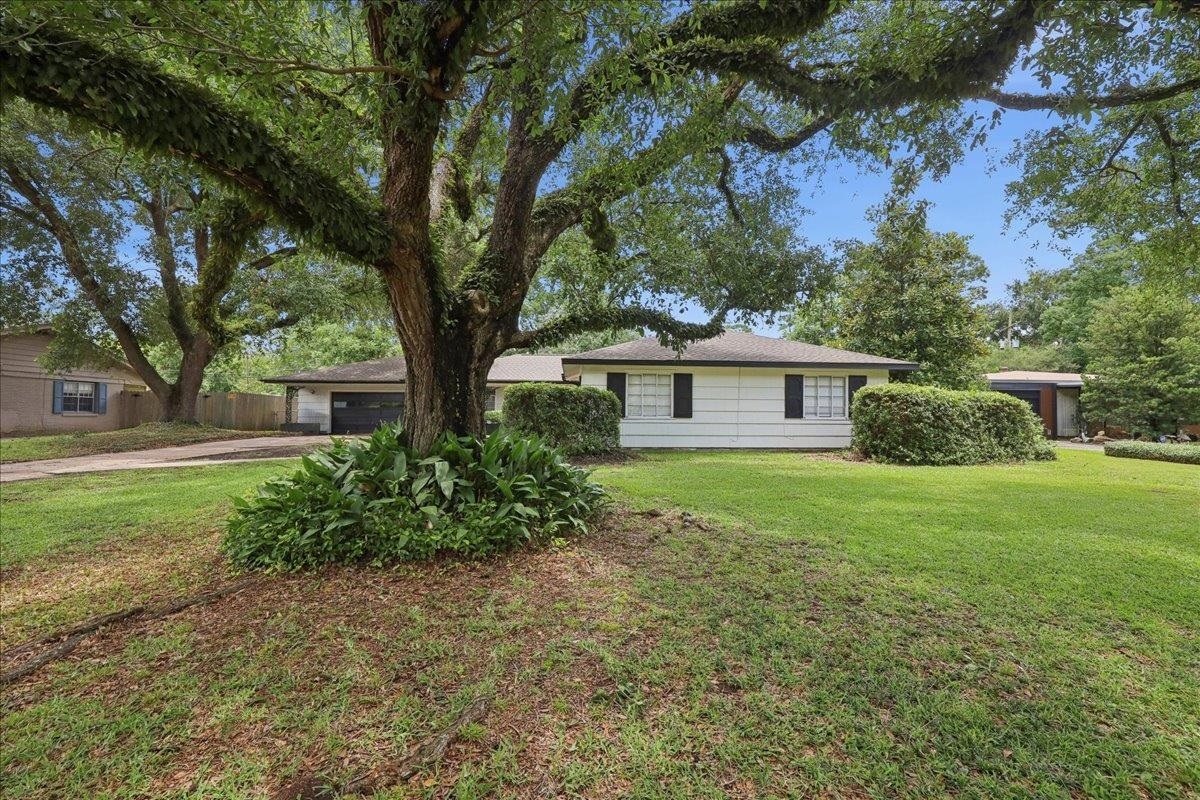 Property Photo: 1050 N 23rd TX 77706