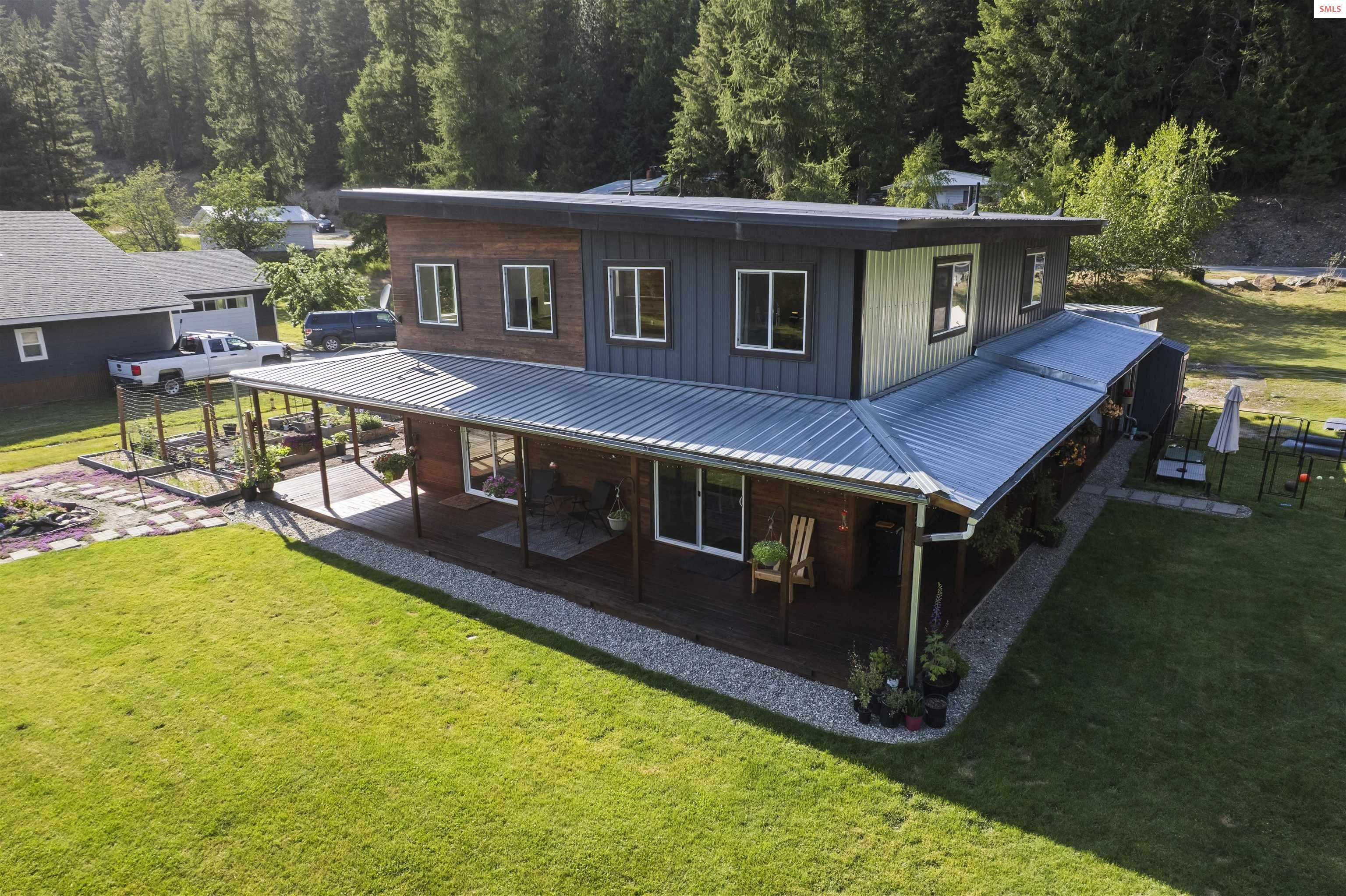 Property Photo: 925 Lower Pack River Rd ID 83864