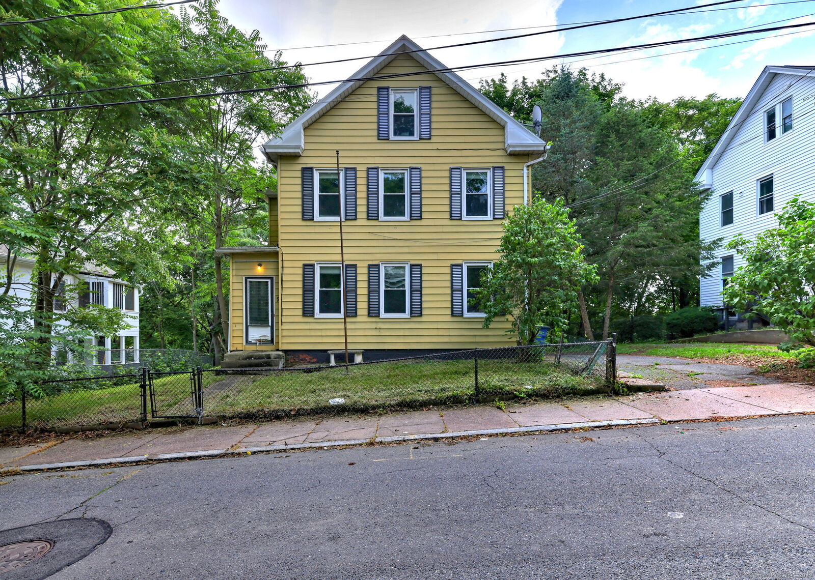 Property Photo:  9 Woodland Street  CT 06066 