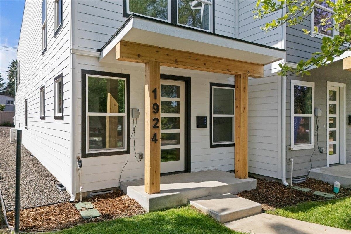 Property Photo: 1924 E 37th Ave WA 99203