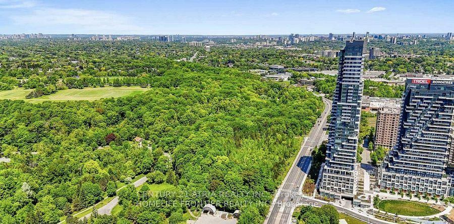 Property Photo: 10 Inn On The Park Road 2804 ON M3C 0P9