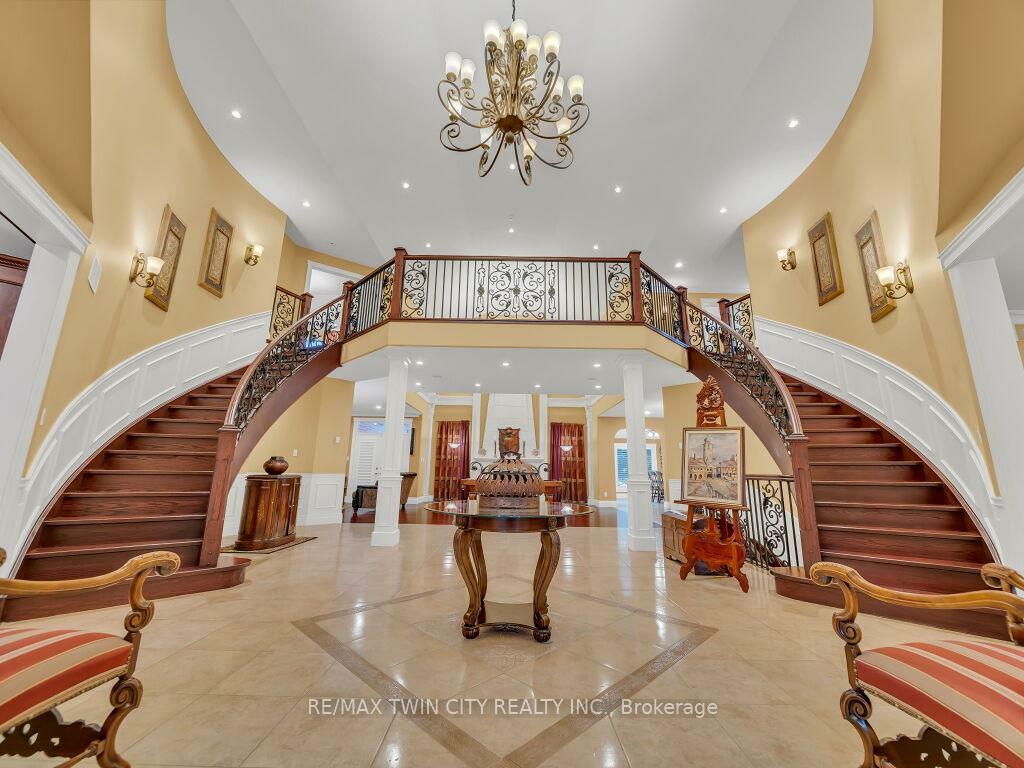 Property Photo: 26 Paddock Court ON N2C 2R4