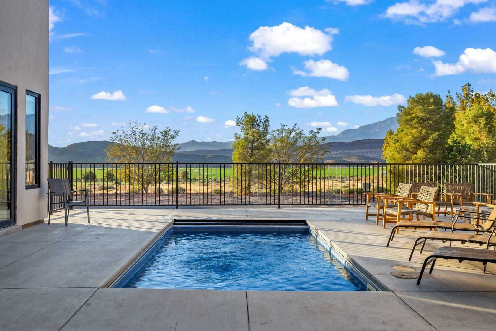 Property Photo: 1460 S Windsor #6 UT 84737