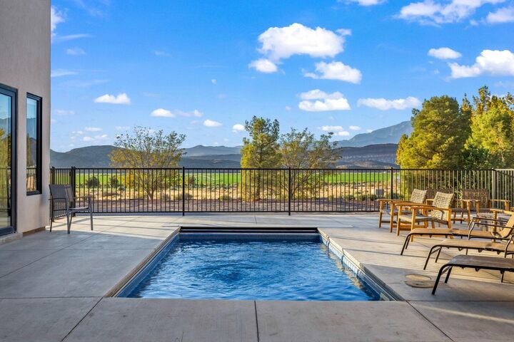 Property Photo:  1460 S Windsor #6  UT 84737 