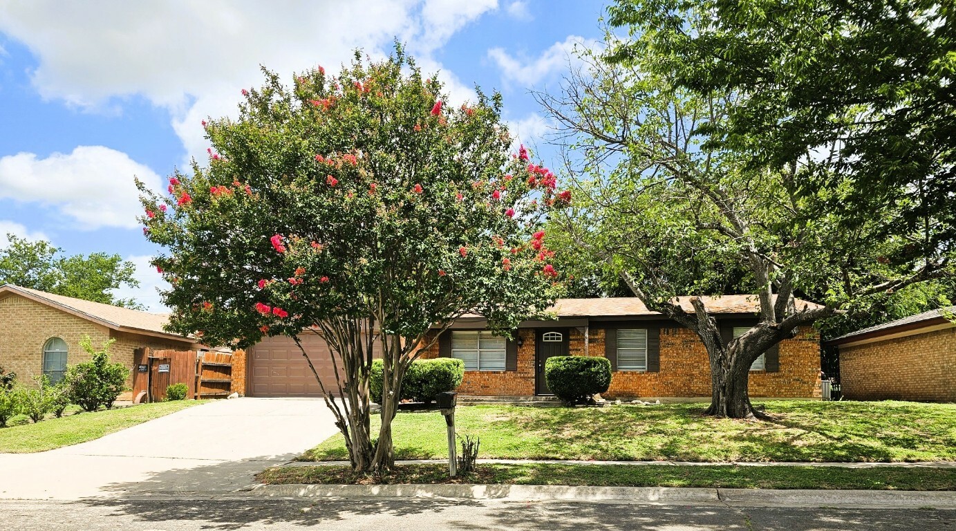 Property Photo: 917 Edwards Street S TX 76522