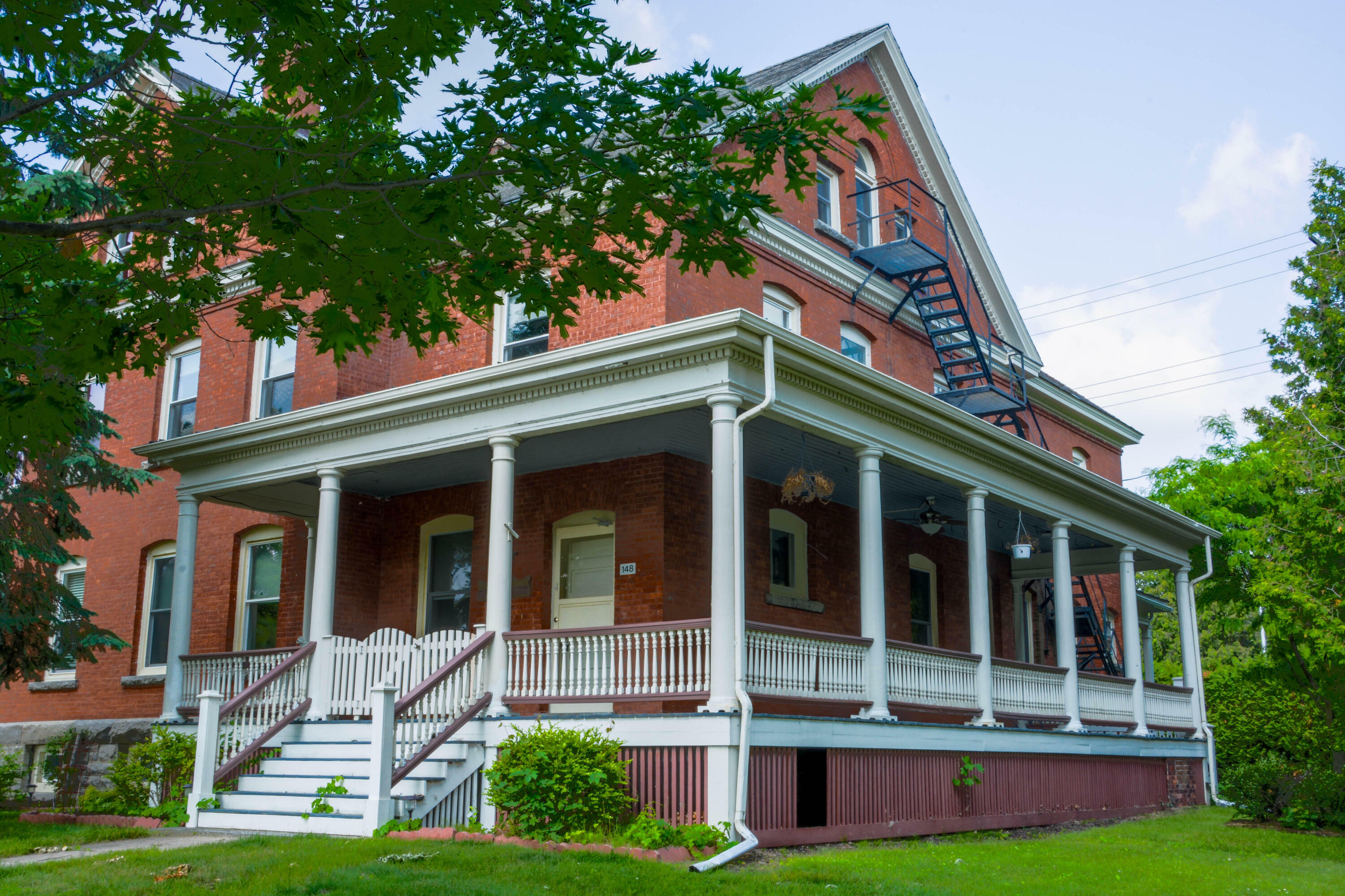 Property Photo:  148 US Oval  NY 12903 