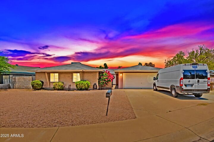 3450 W Kaler Drive  Phoenix AZ 85051 photo