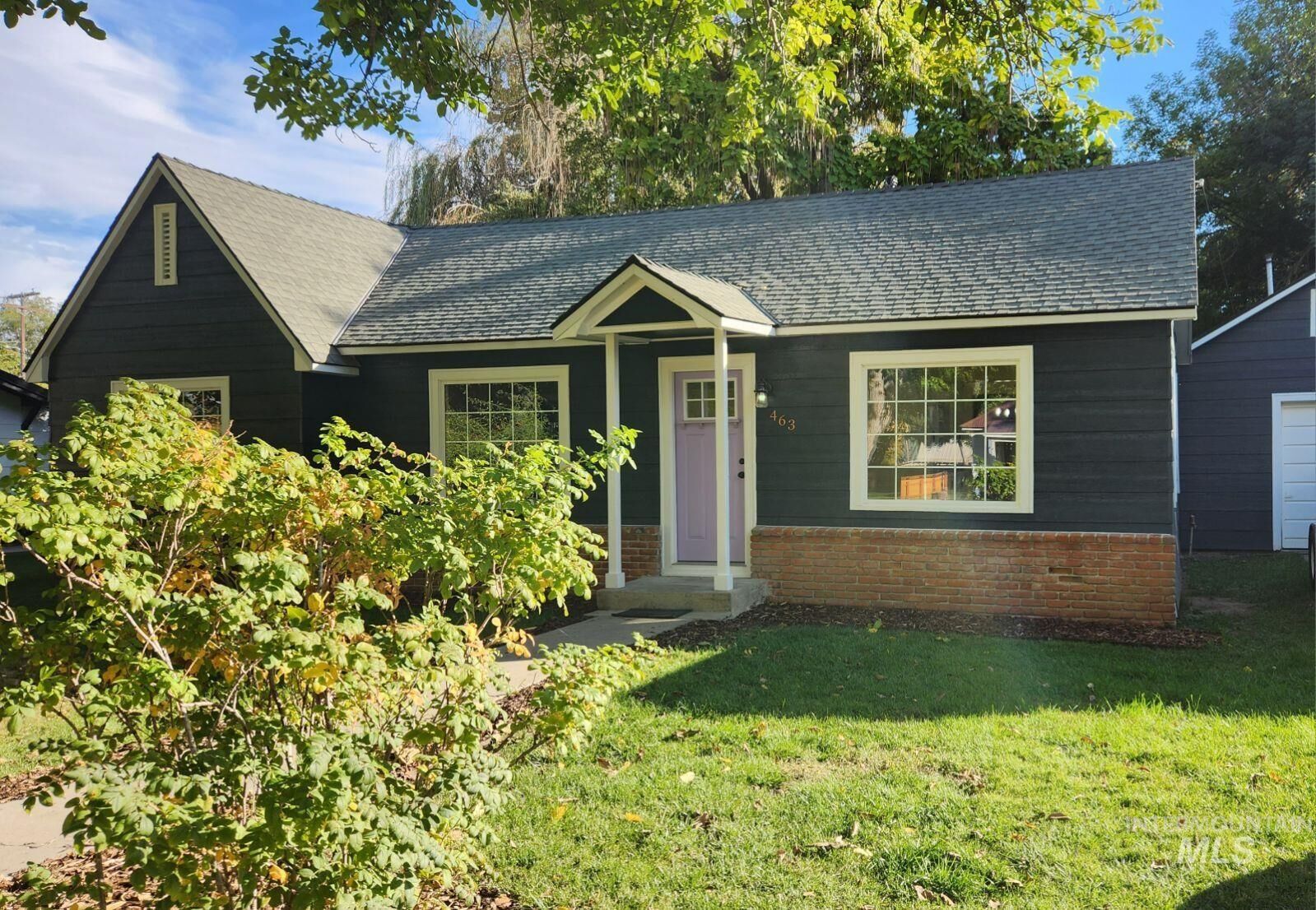 Property Photo:  463 E Court St  ID 83672-2212 