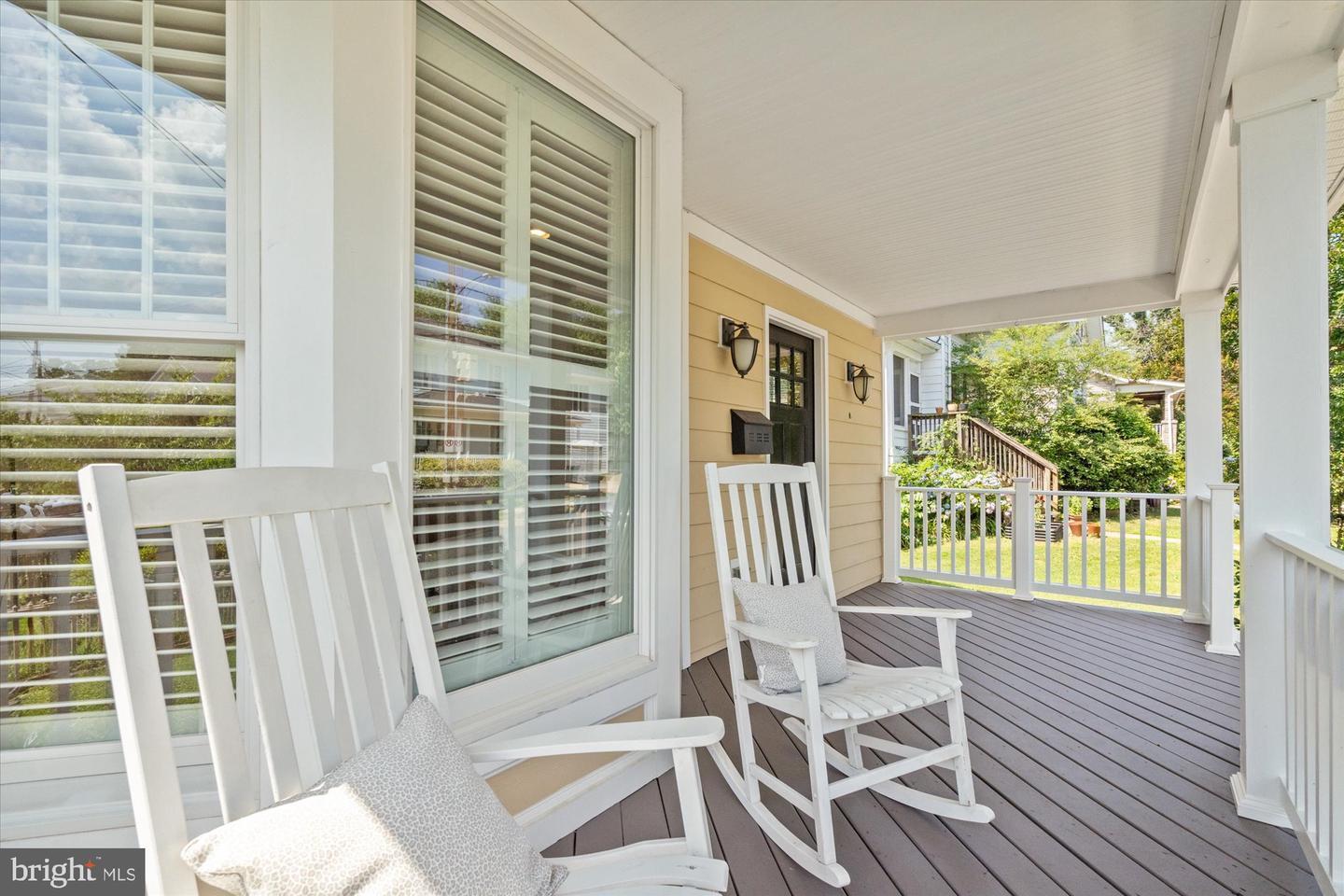 Property Photo: 323 Clifford Avenue VA 22305