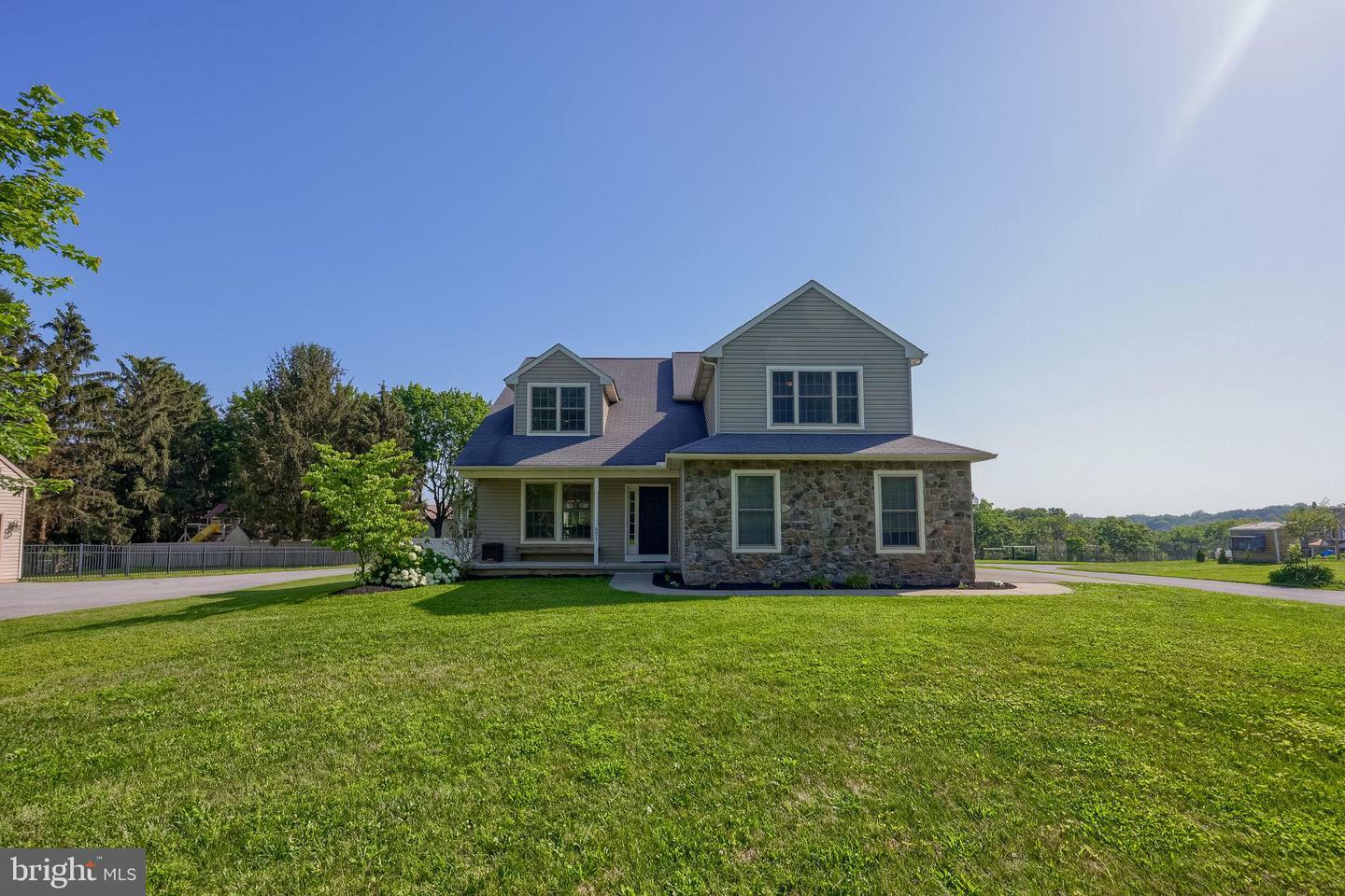 Property Photo: 631 Owl Hill Road PA 17543