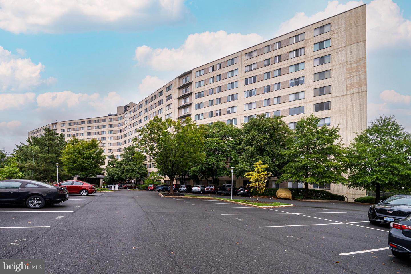 Property Photo: 1200 N Nash Street 267 VA 22209