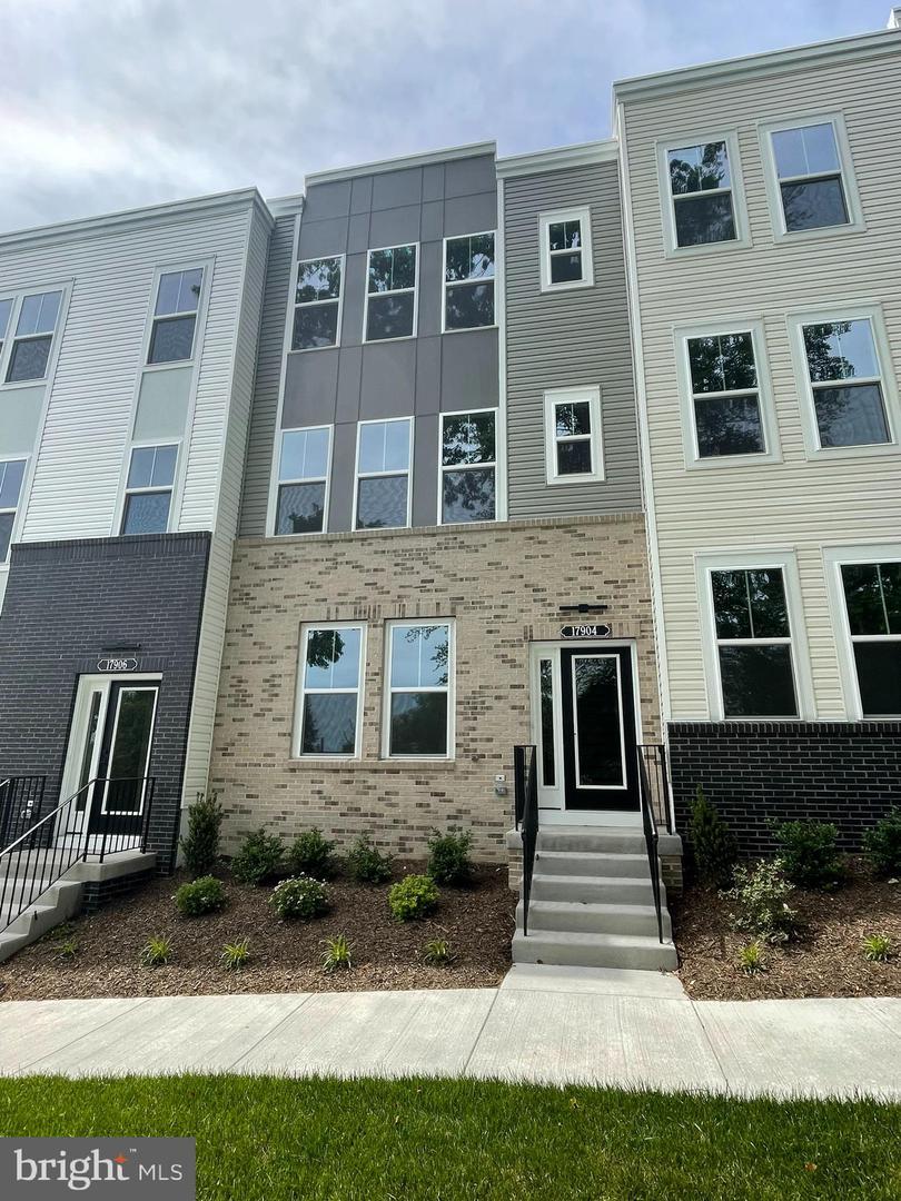 Property Photo: 17944 Alicia Avenue VA 22026