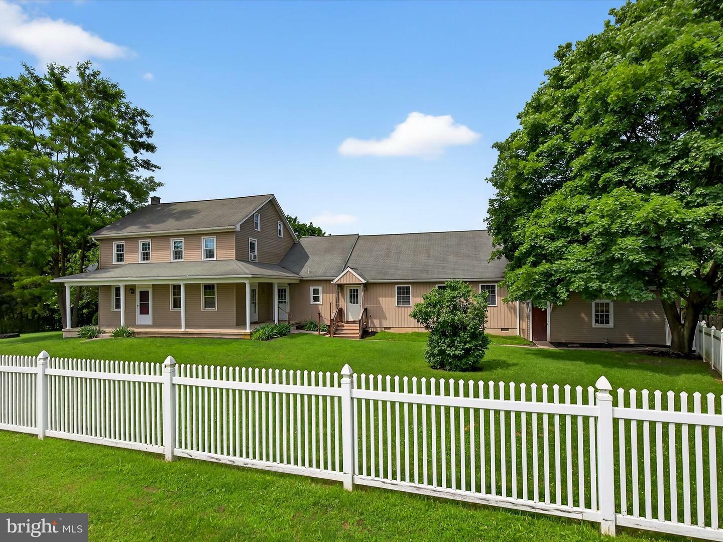 1419 Lebanon Road  Manheim PA 17545 photo