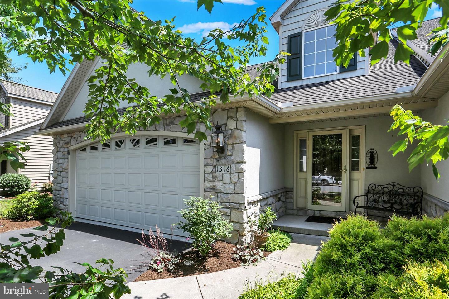 Property Photo: 1316 Willow Creek Drive PA 17552