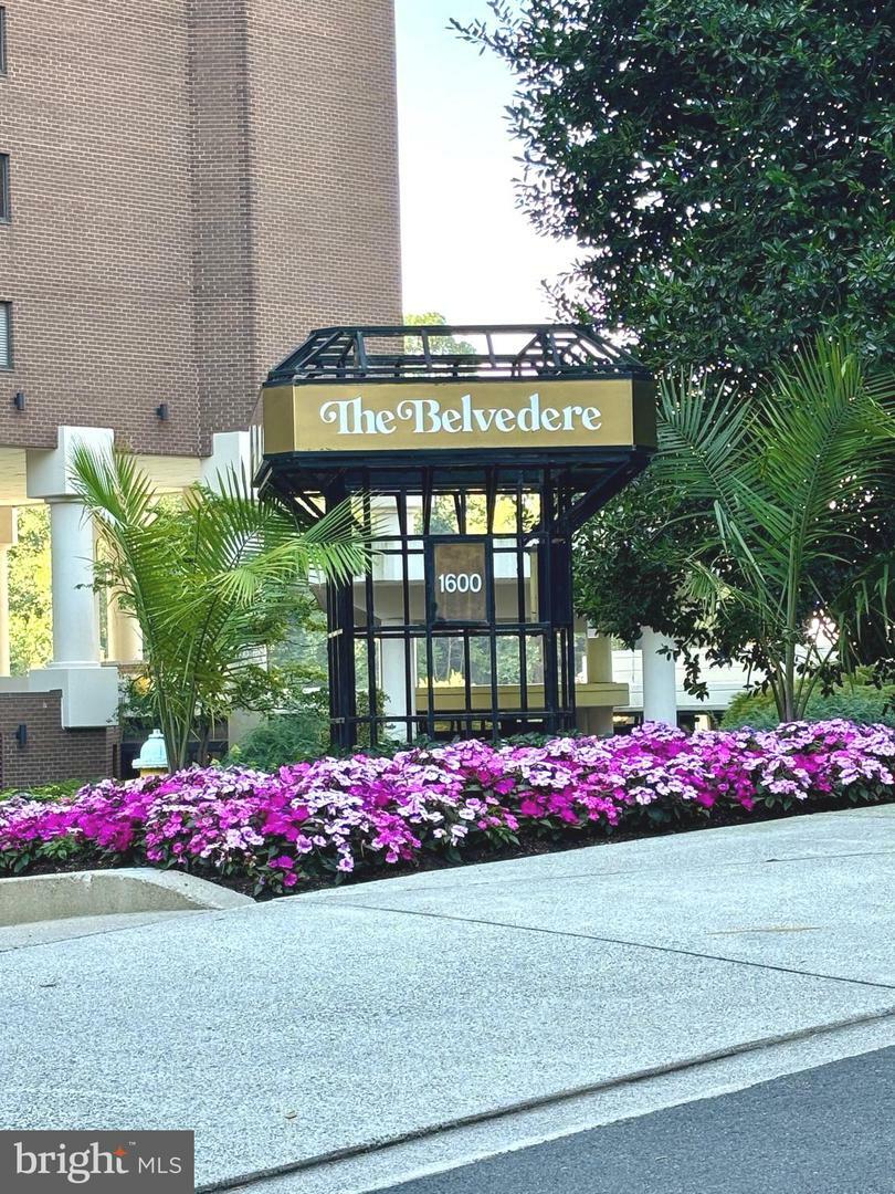 Property Photo: 1600 N Oak Street 1016 VA 22209