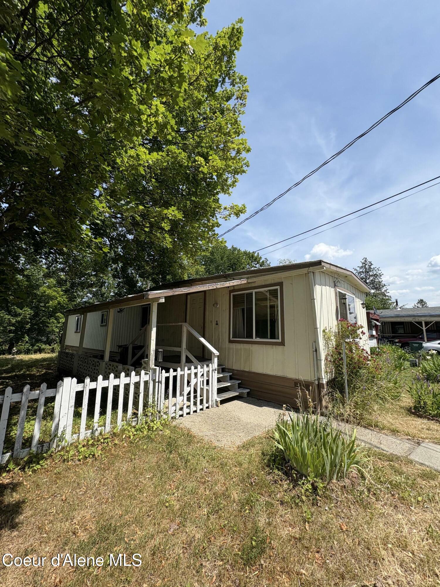 Property Photo: 459 W Max Lp ID 83815