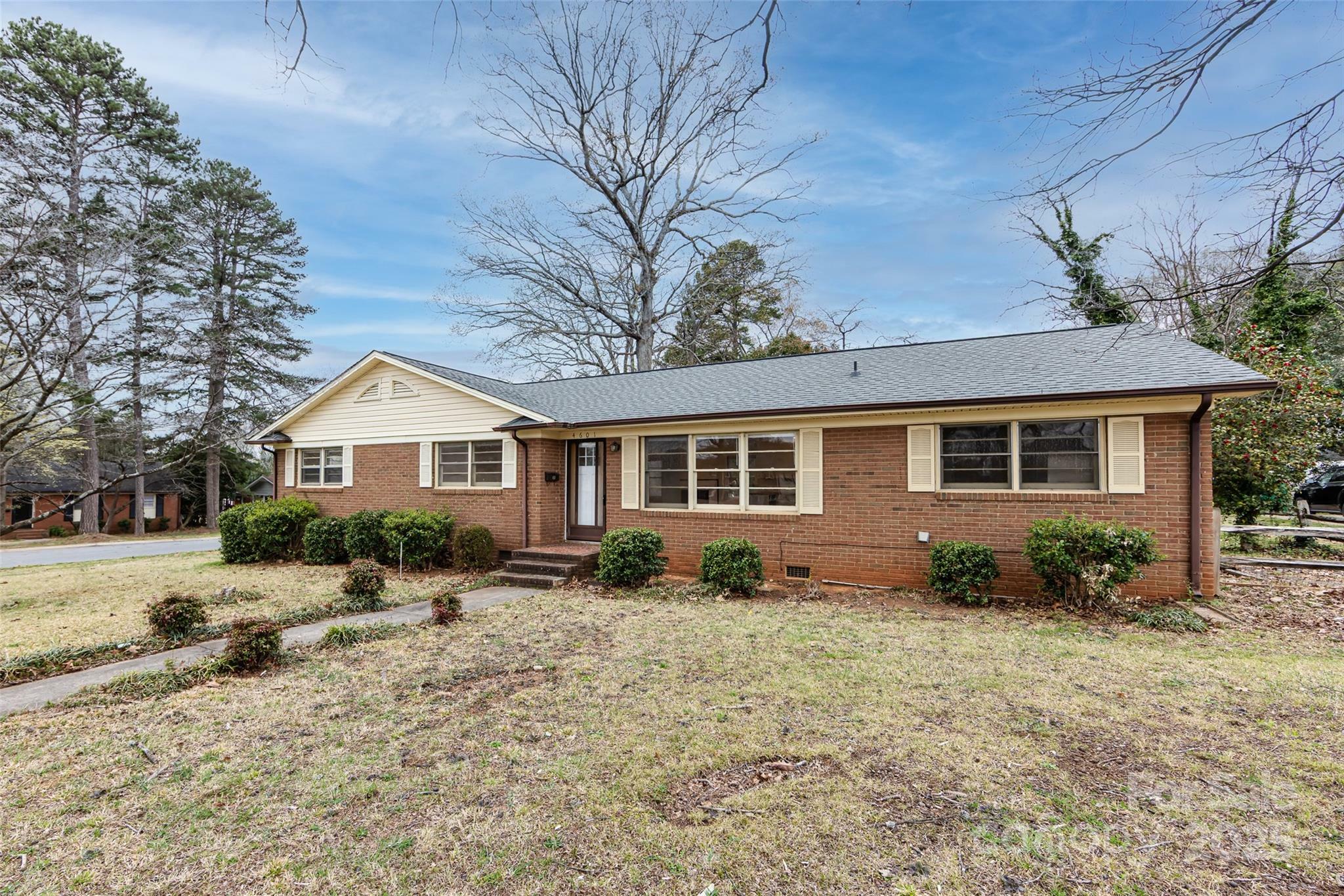 Property Photo: 4601 Mendham Drive NC 28215