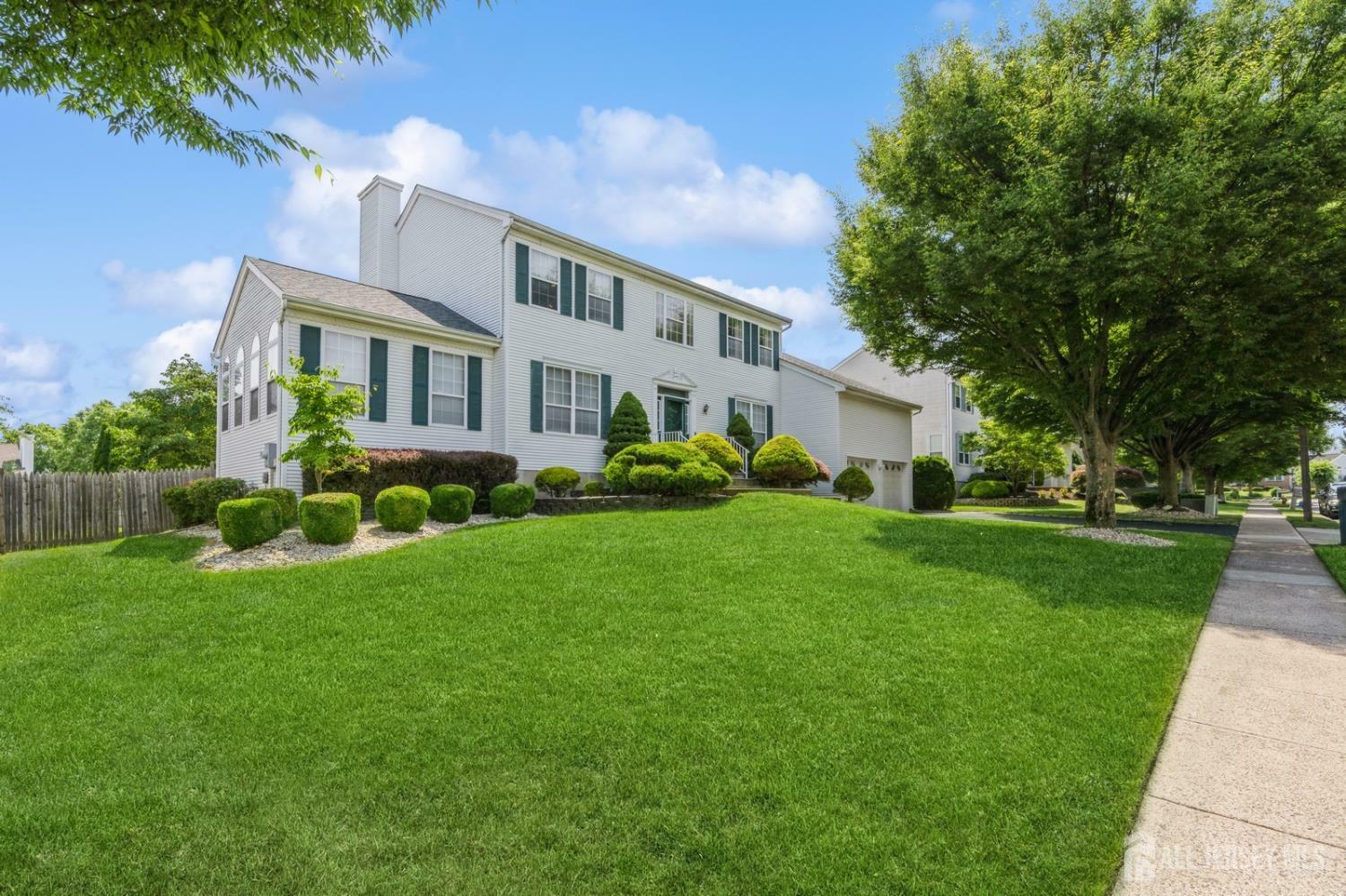 Property Photo:  7 Country Woods Drive  NJ 08824 