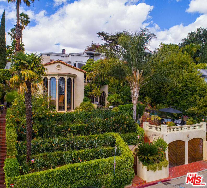 Property Photo: 6613 Whitley Ter CA 90068