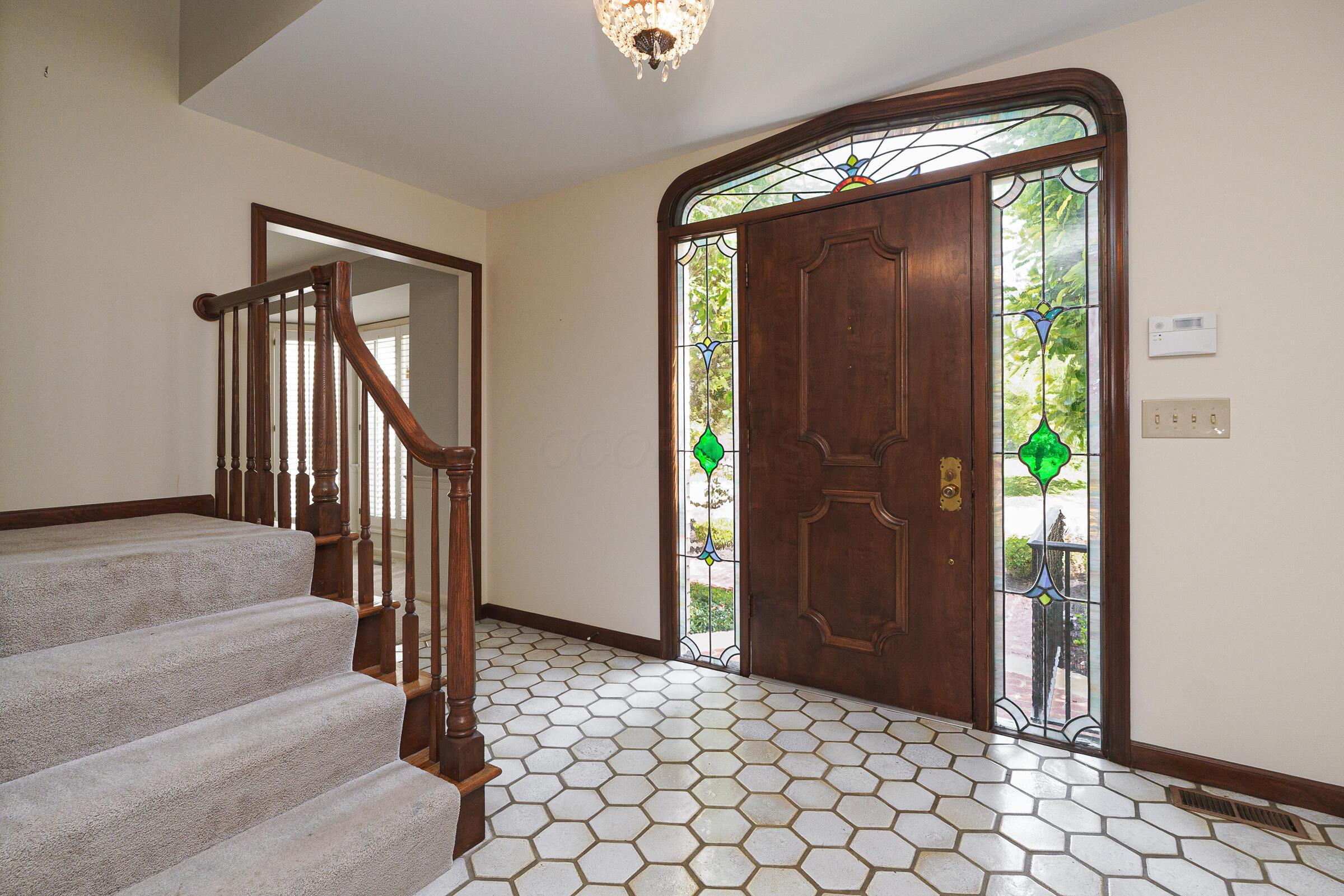 Property Photo: 1270 Marlyn Drive OH 43220