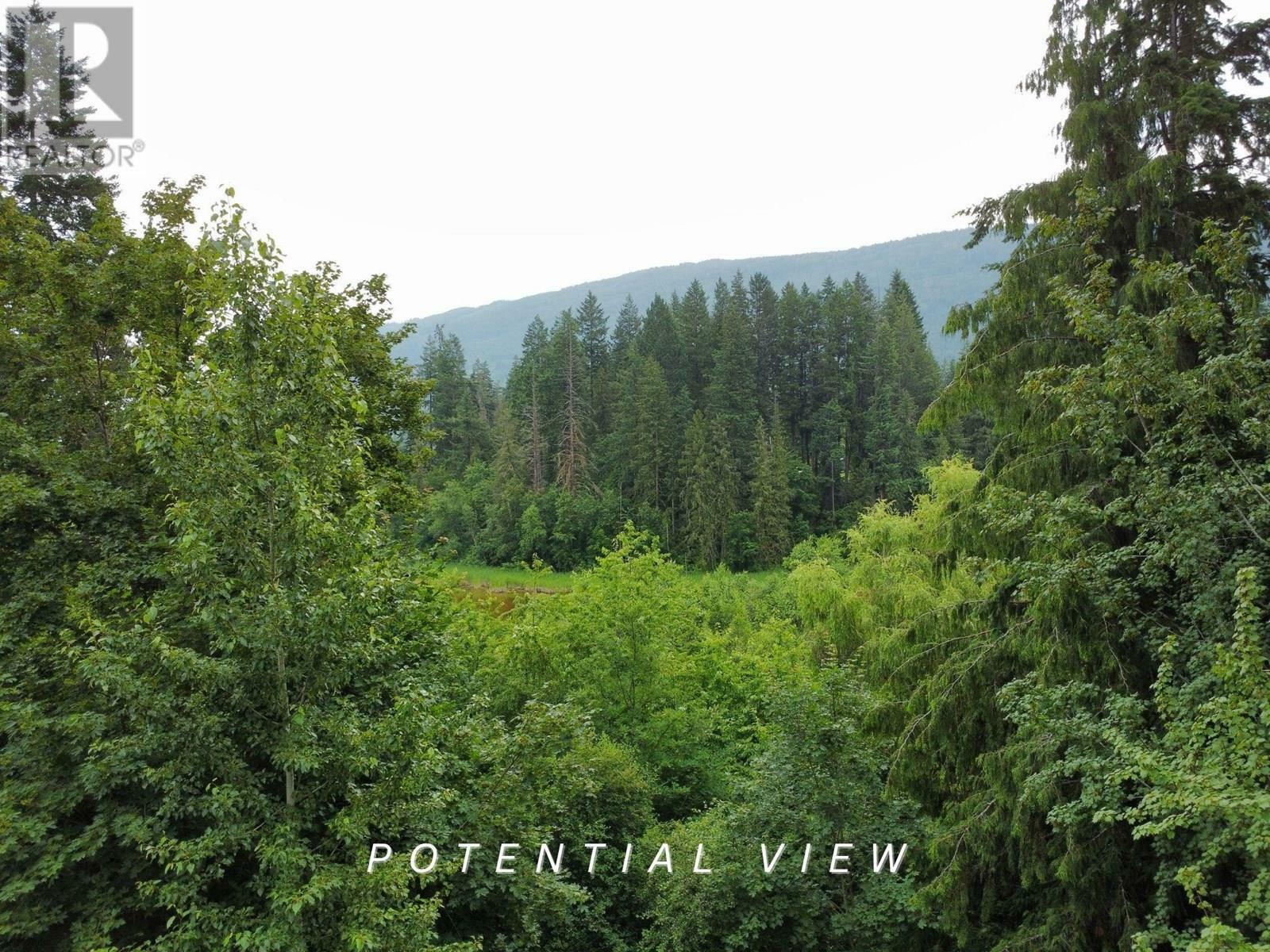 Photo de la propriété:  6780 46 Street Northeast  BC V0E 1K0 