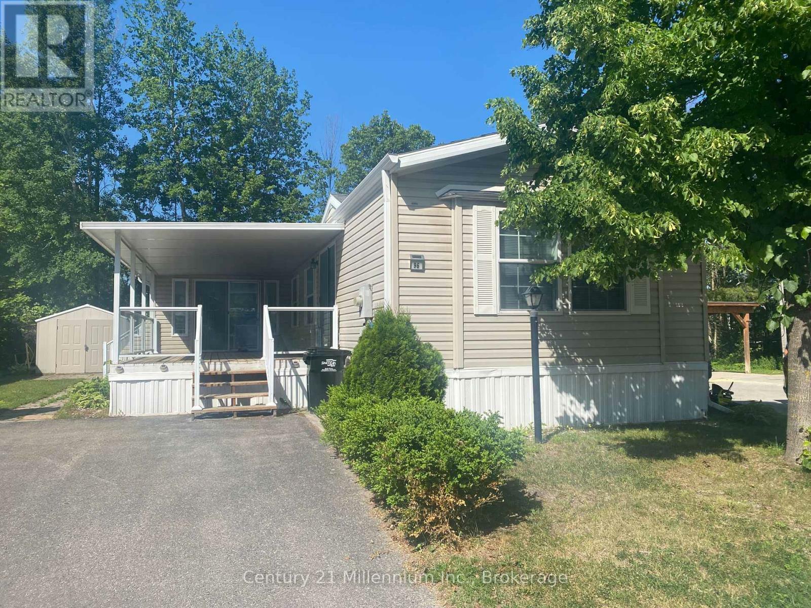Property Photo: 96 Georgian Glen Drive ON L9Z 1K7