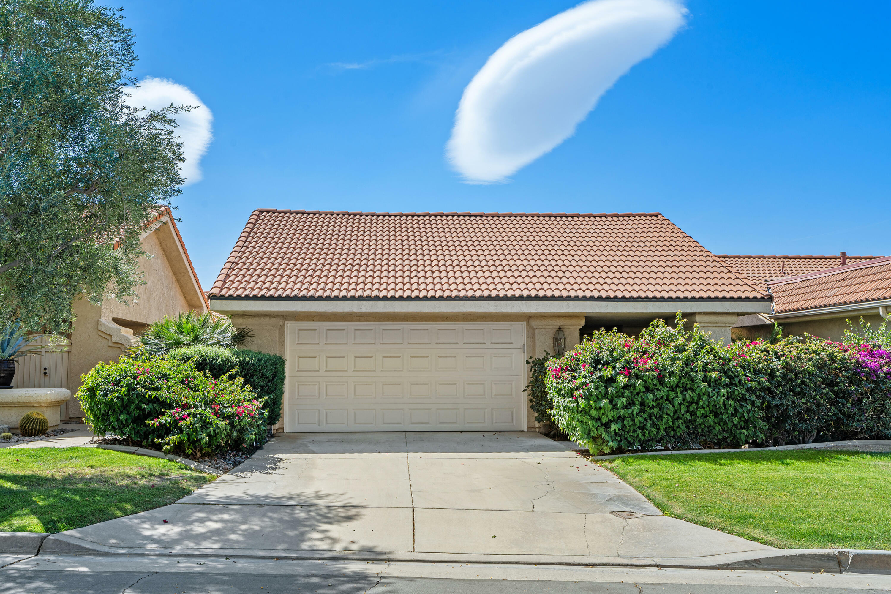 Property Photo: 9 Acapulco Drive CA 92260