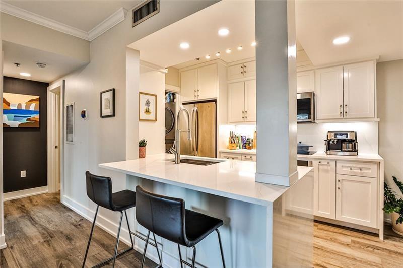 Property Photo:  1 Biscayne Drive NW 706  GA 30309 