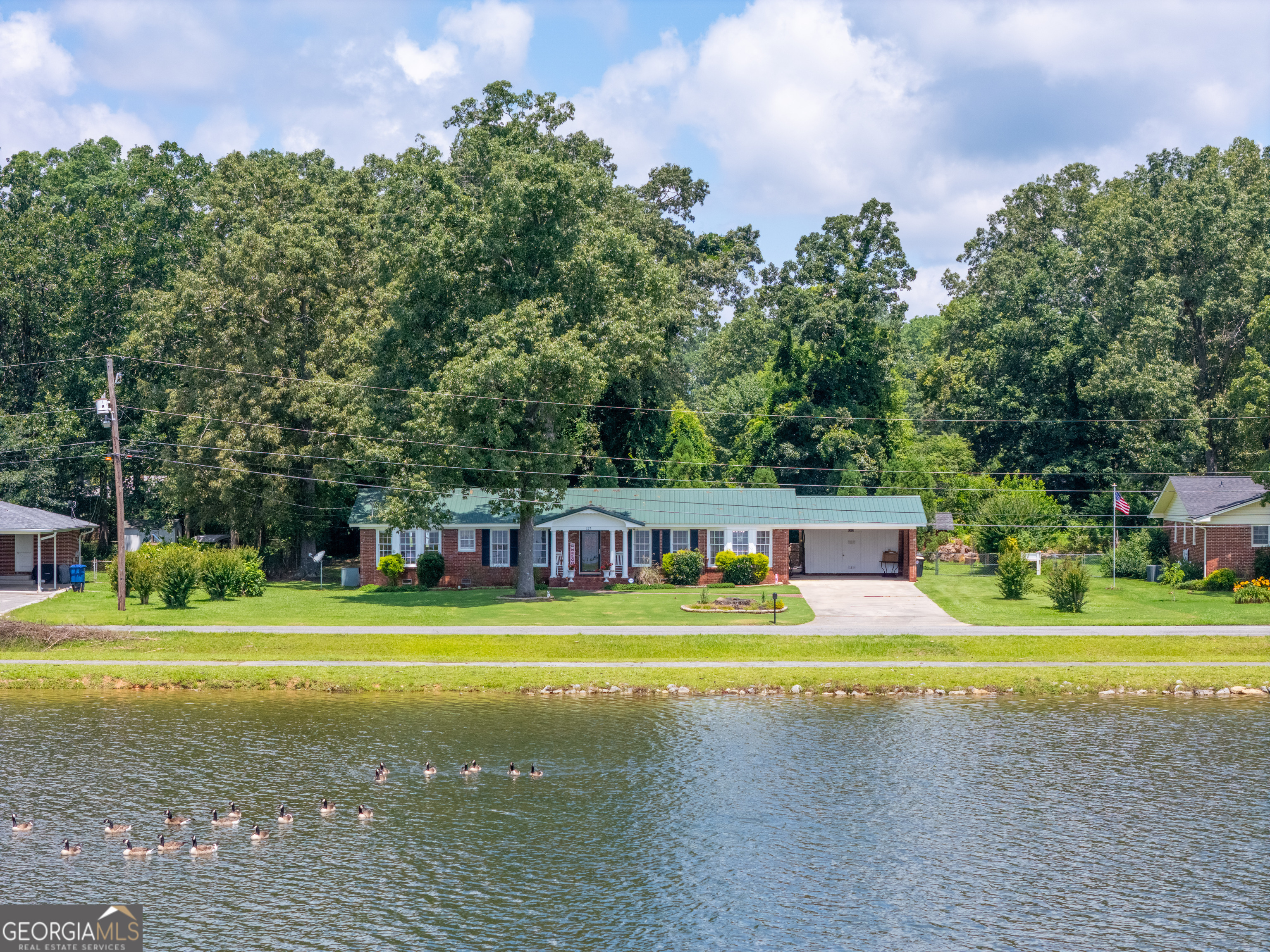 Property Photo: 127 Shoreline Drive NW GA 30165