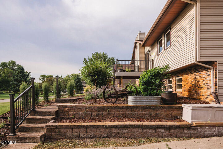 Property Photo: 506 8th Avenue SW ND 58401