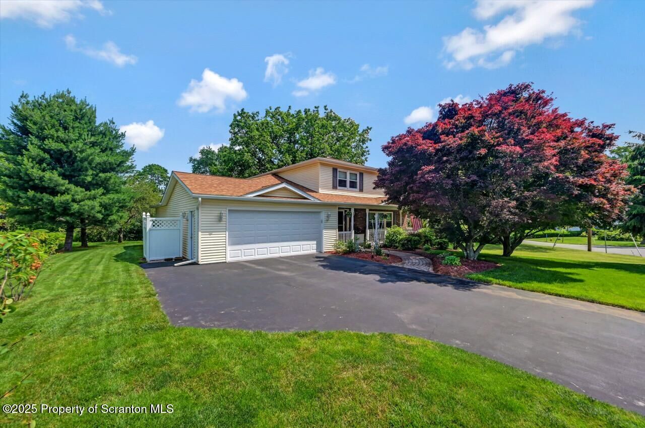 Property Photo:  1024 Sleepy Hollow Road  PA 18411 