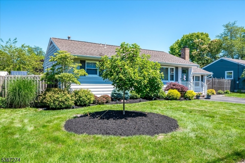 Property Photo: 251 E Crescent Pkwy NJ 07080