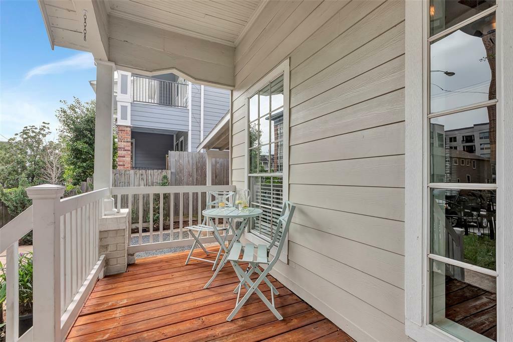 Property Photo:  615 Allston Street  TX 77007 