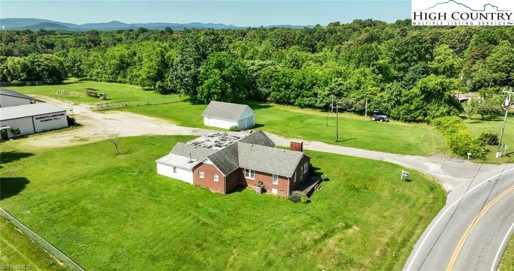 Property Photo:  820 Suncrest Orchard Road  NC 28659 