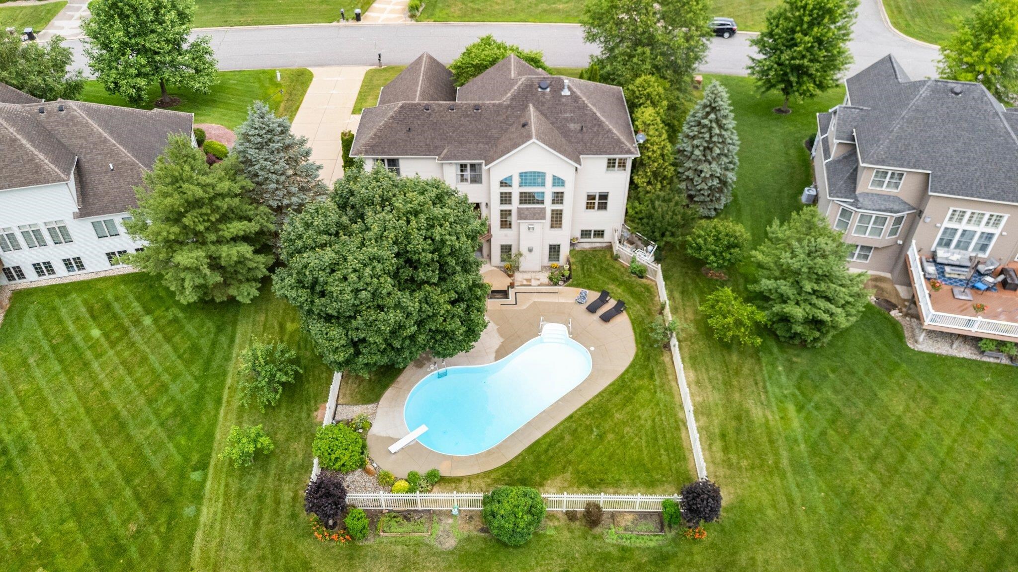 Property Photo: 10080 Pemburry Drive IN 46530