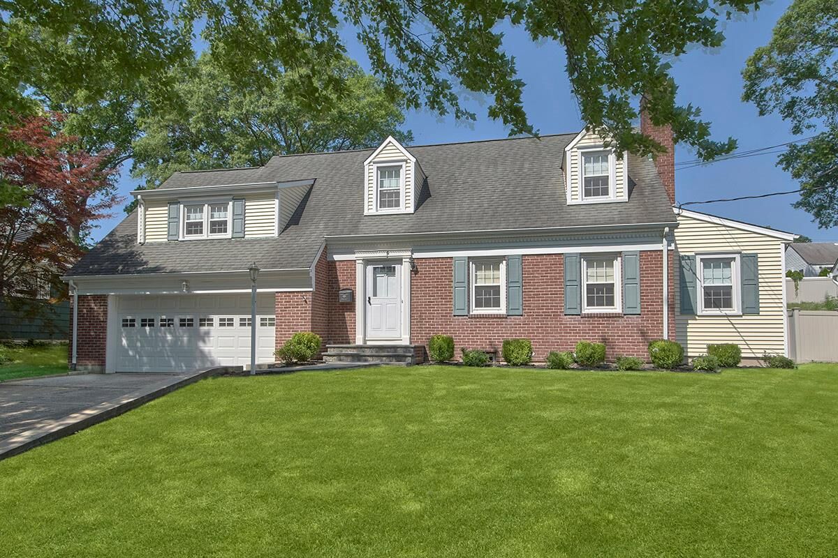 Property Photo:  19 Cloverdale Avenue  NY 10603 
