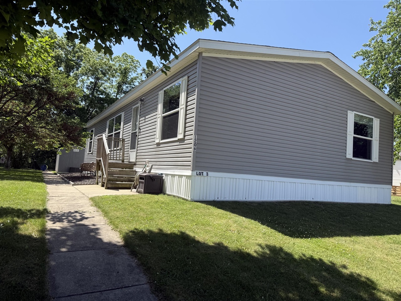 Property Photo: 1206 Shiawassee River Road 3 MI 49093-4909