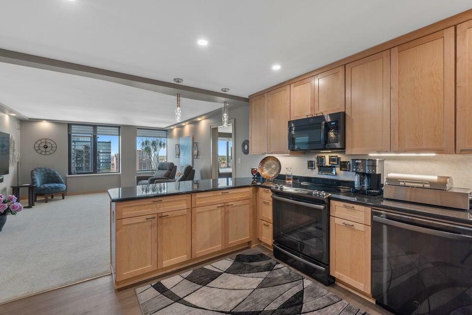 929 N Astor St 2405  Milwaukee WI 53202 photo