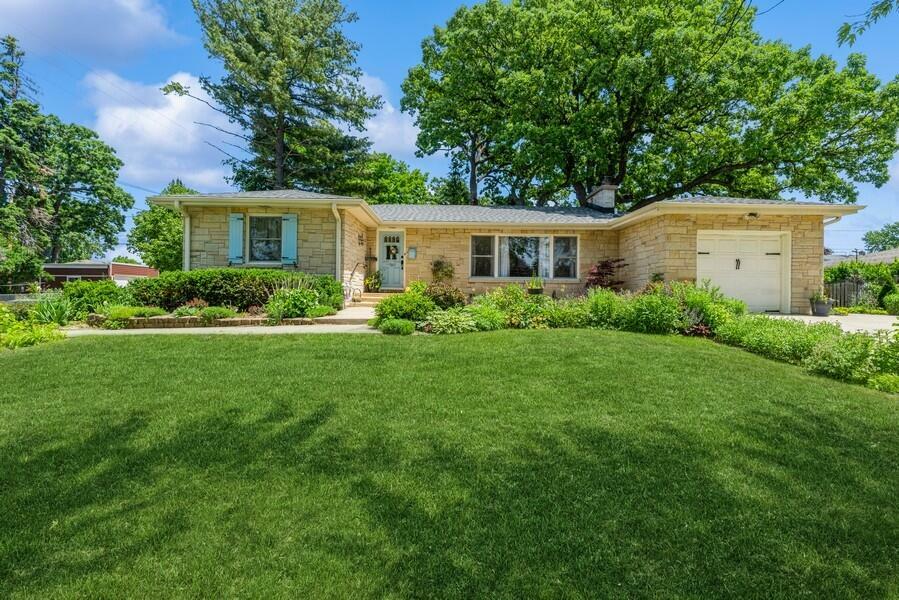 Property Photo:  