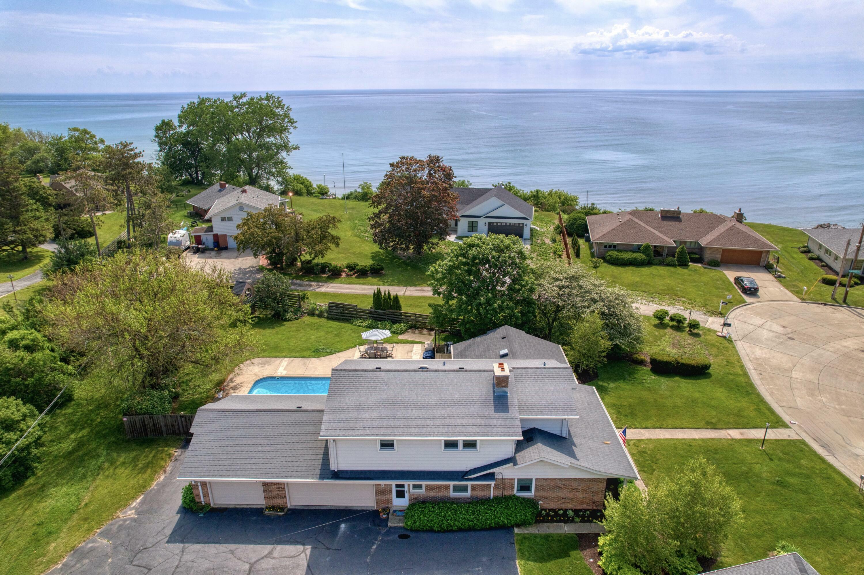 Property Photo:  8 Steeplechase Dr  WI 53402 