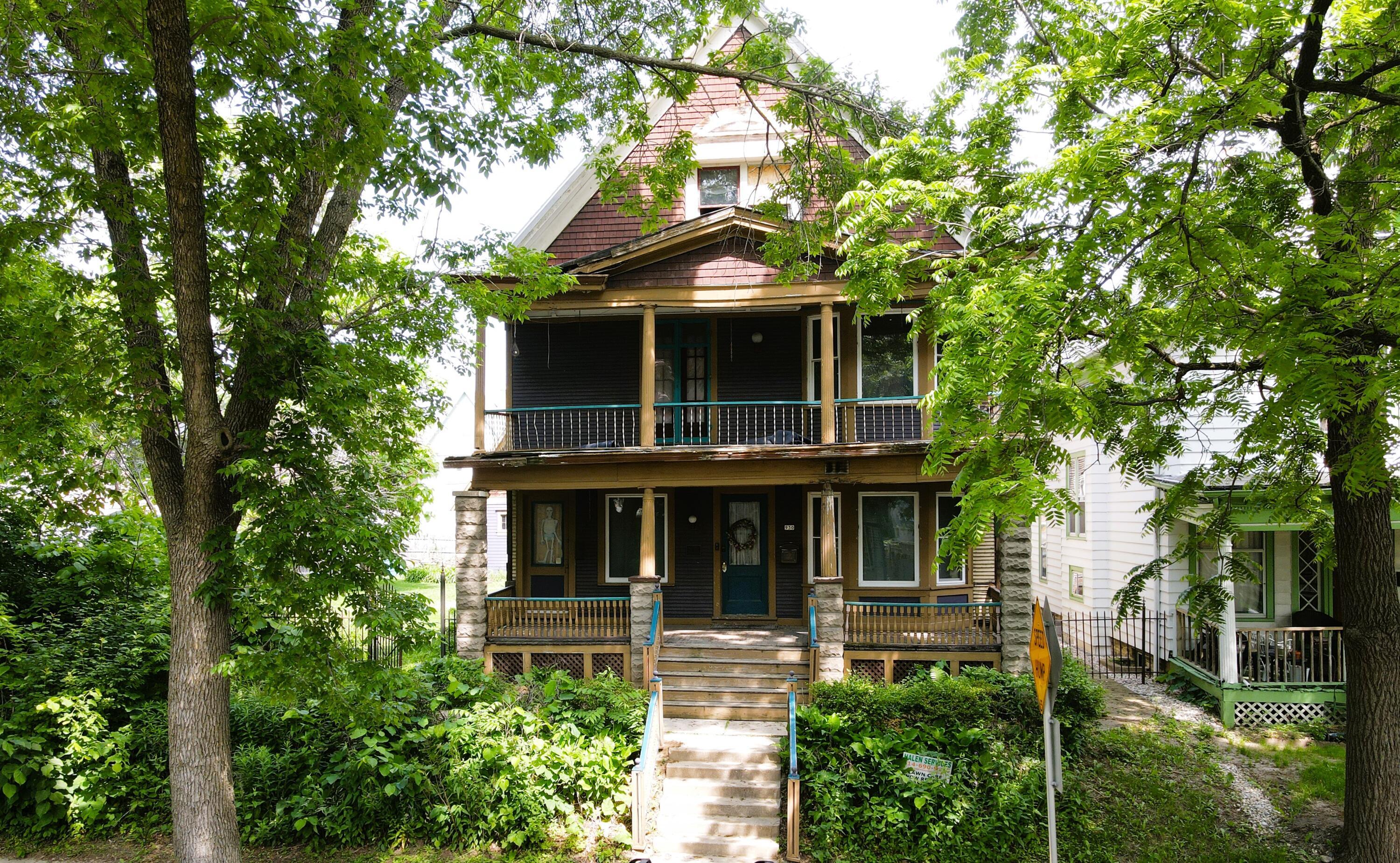 Property Photo: 930 N 34th St WI 53208