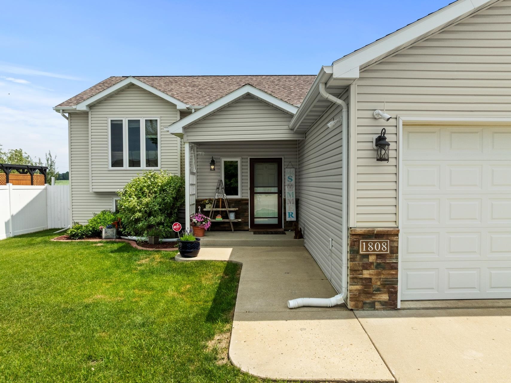 1808 28th St NW  Minot ND 58703 photo