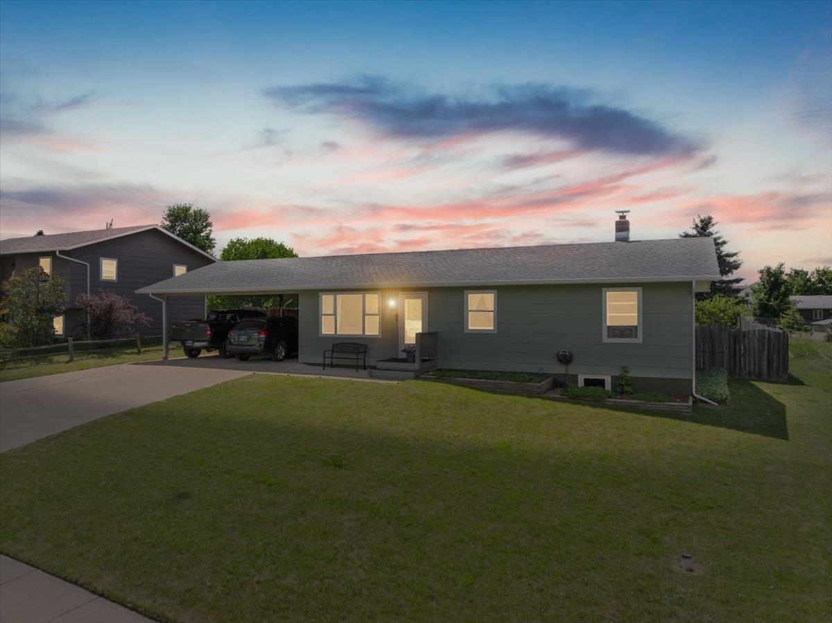 Property Photo: 911 S 32nd Street SD 57783