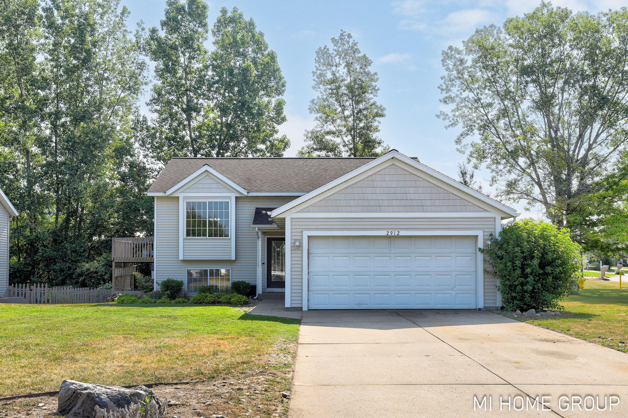 Property Photo: 2912 Sunrise Avenue MI 49424