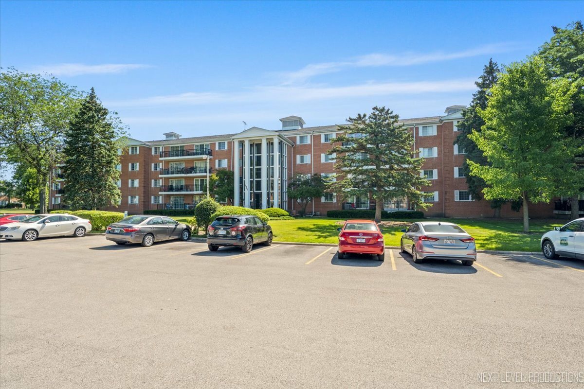 Property Photo: 1050 N Farnsworth Avenue 202 IL 60505