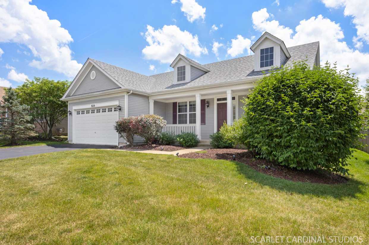 Property Photo: 826 Bohannon Circle IL 60543