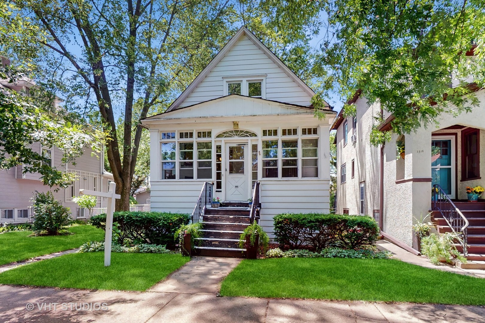 Property Photo:  1320 Oak Park Avenue  IL 60402 