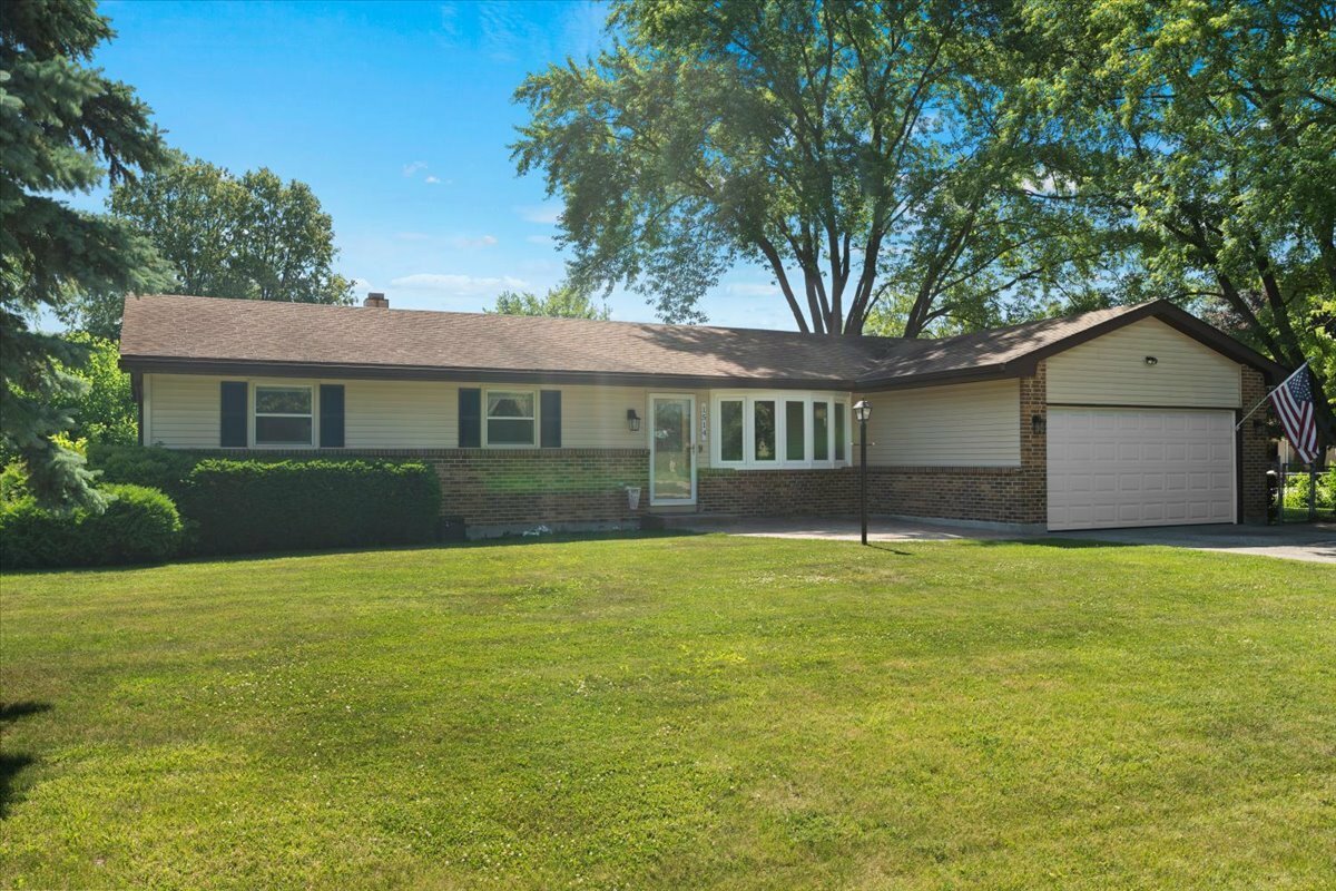 Property Photo: 1514 N North Avenue IL 60050