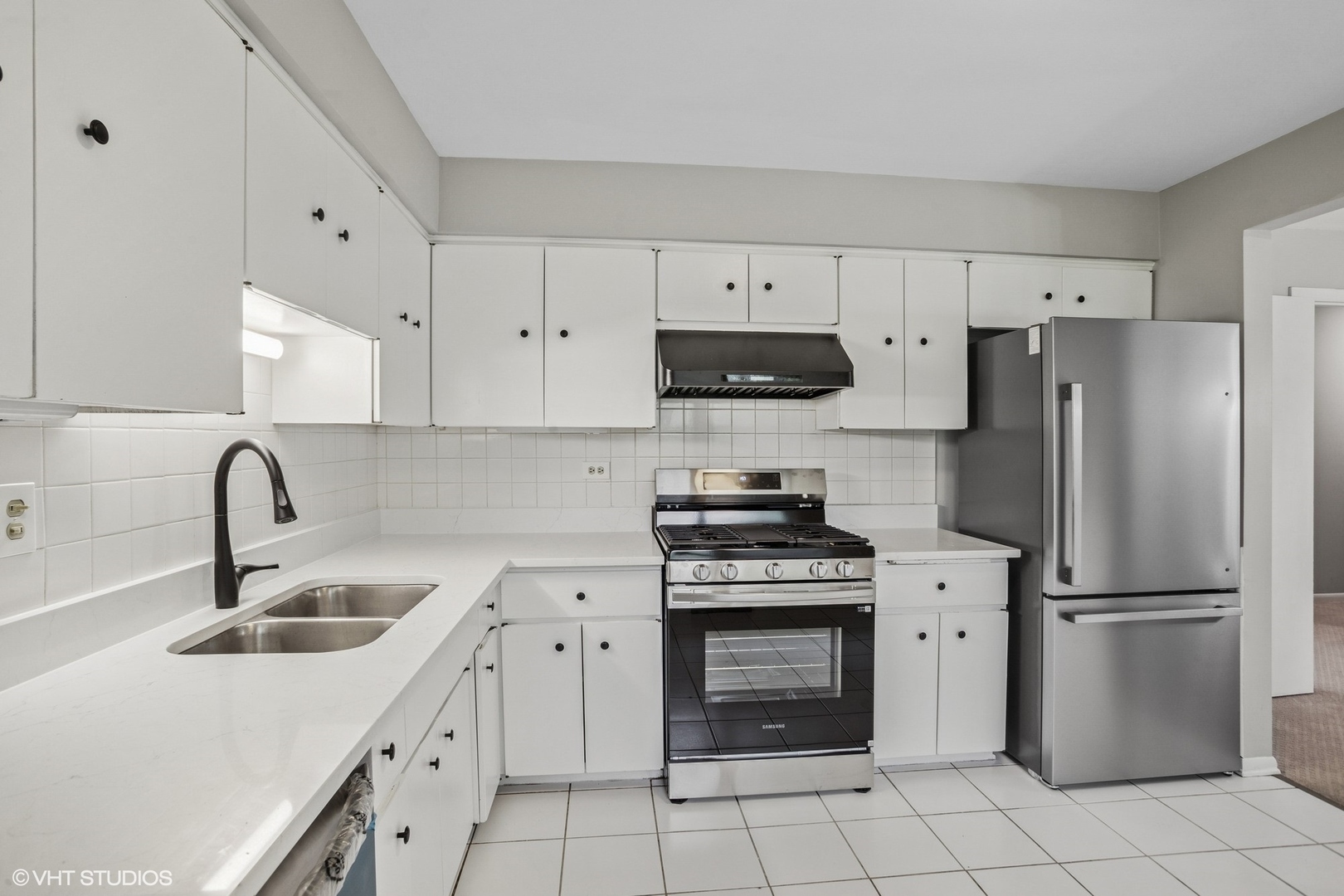 Property Photo: 33 W Wise Road IL 60193